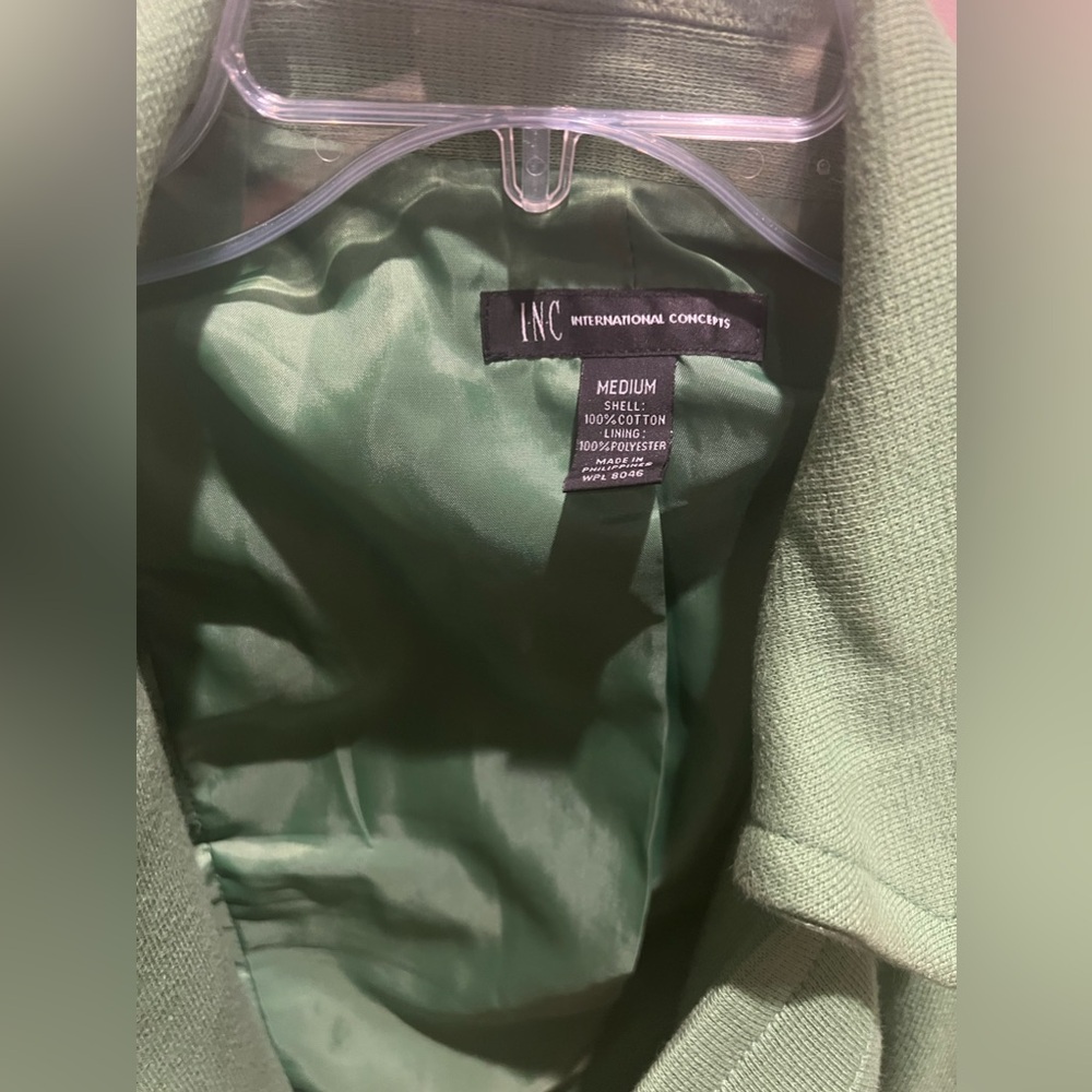 Beautiful green jacket with gold zipper and buttons - Picture 4 of 8